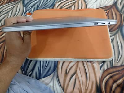 Apple MacBook Pro 13-inch (2017) Space Gray – Scratchless / 10/10 Cond