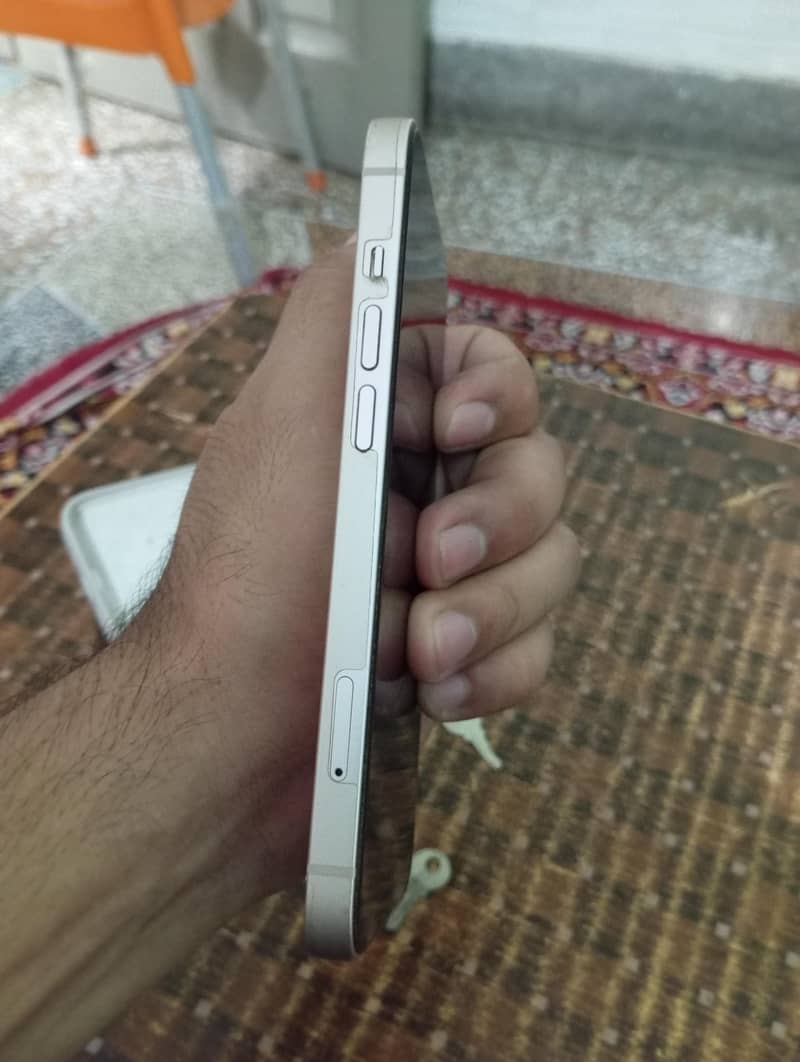 Apple iPhone 13 4