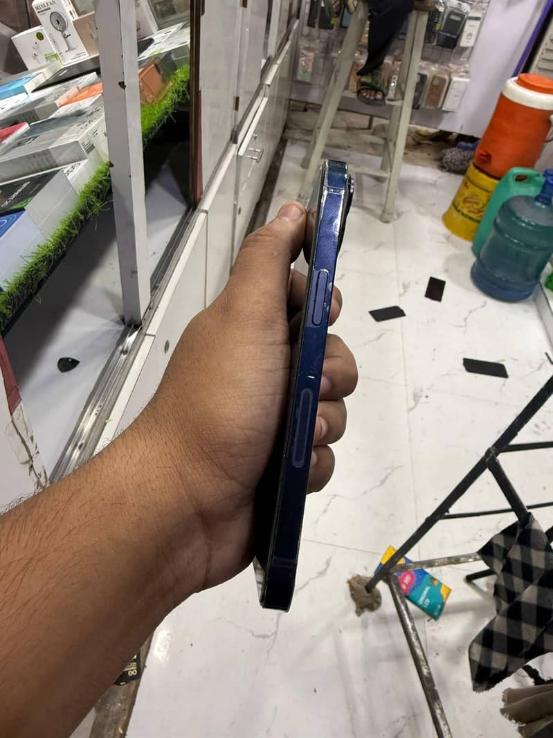 Apple iPhone 14 4
