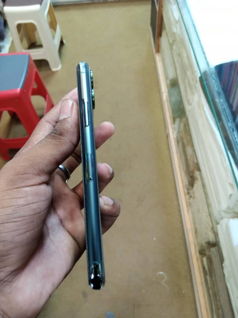 Apple iPhone 11 Pro 2