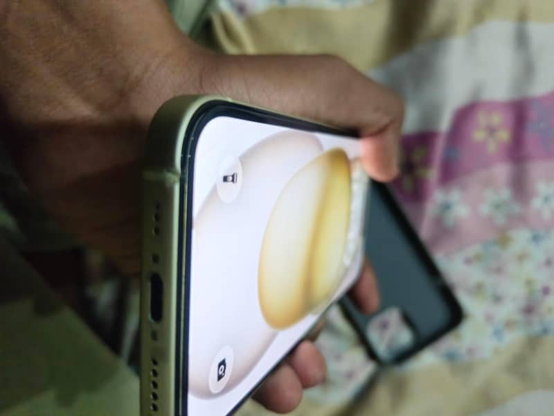 Apple iPhone 15 4