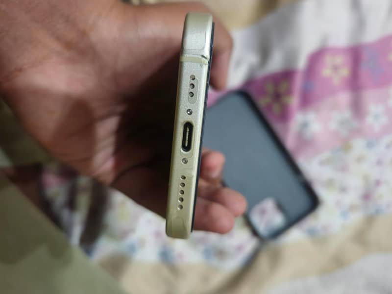 Apple iPhone 15 5