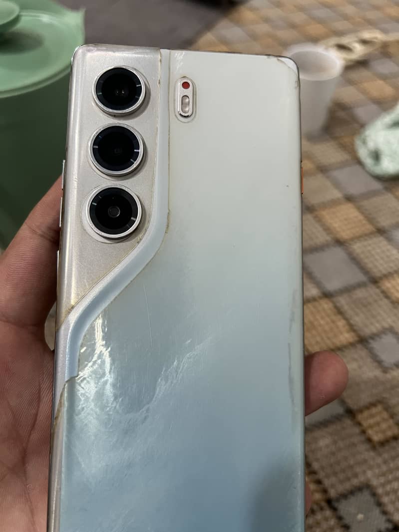 Tecno CAMON 40 Pro 3