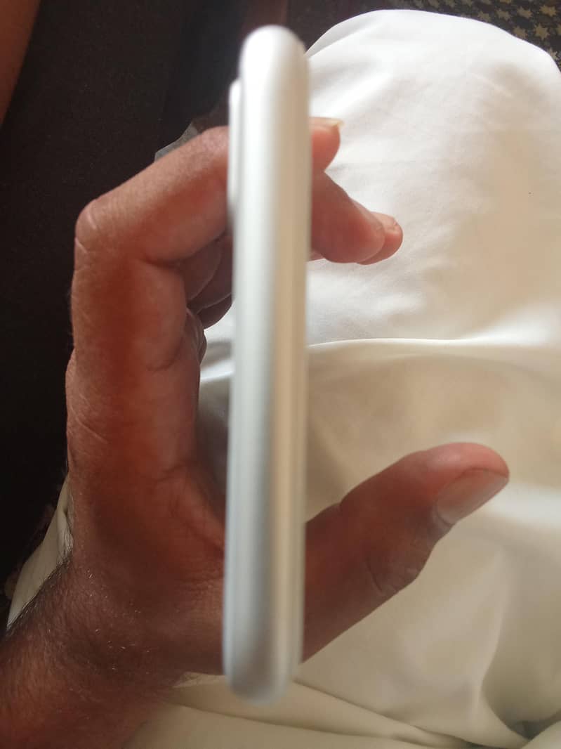 Apple iPhone 8 Plus 3