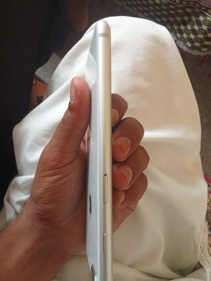 Apple iPhone 8 Plus 4