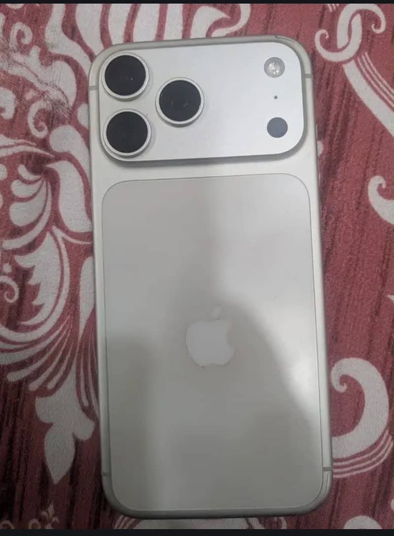 Apple iPhone 17 Pro Max 3