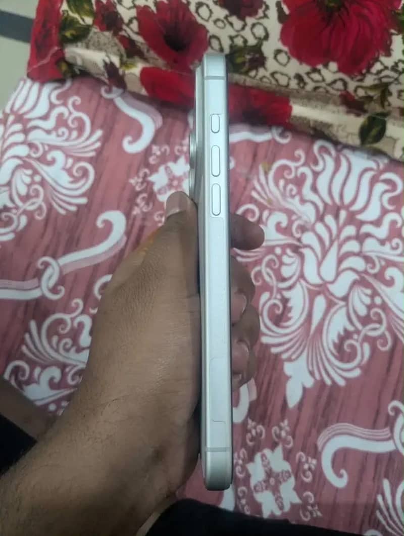 Apple iPhone 17 Pro Max 4