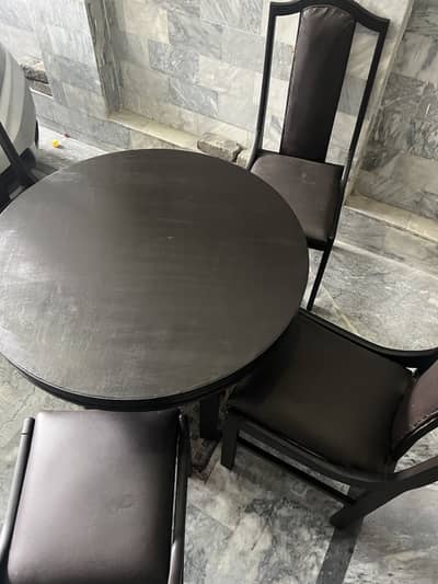 Dining Table with Chairs – Excellent Condition