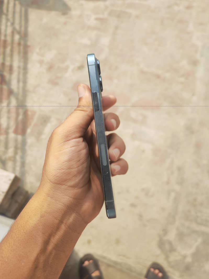 Apple iPhone 13 Pro Max 4