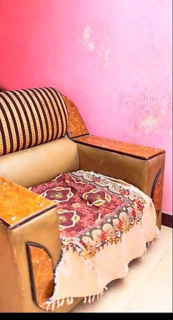 5 seater sofa 0