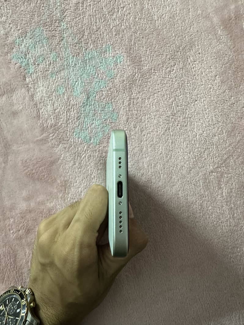 Apple iPhone 15 2