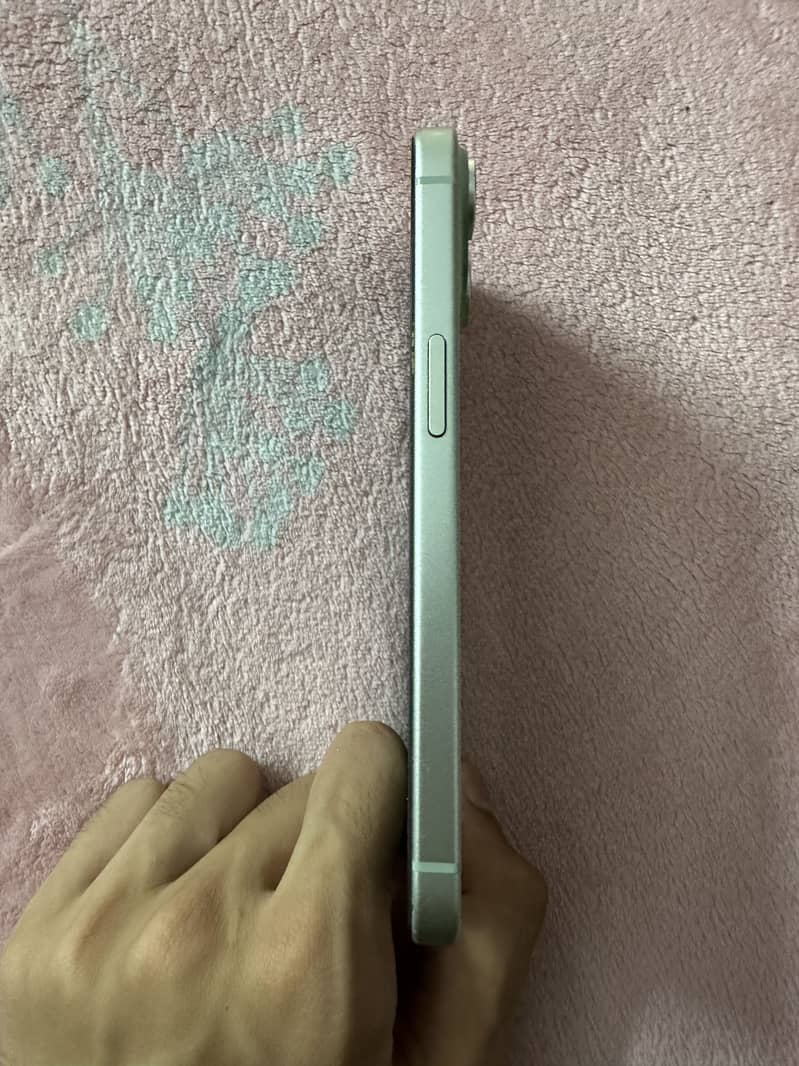 Apple iPhone 15 4