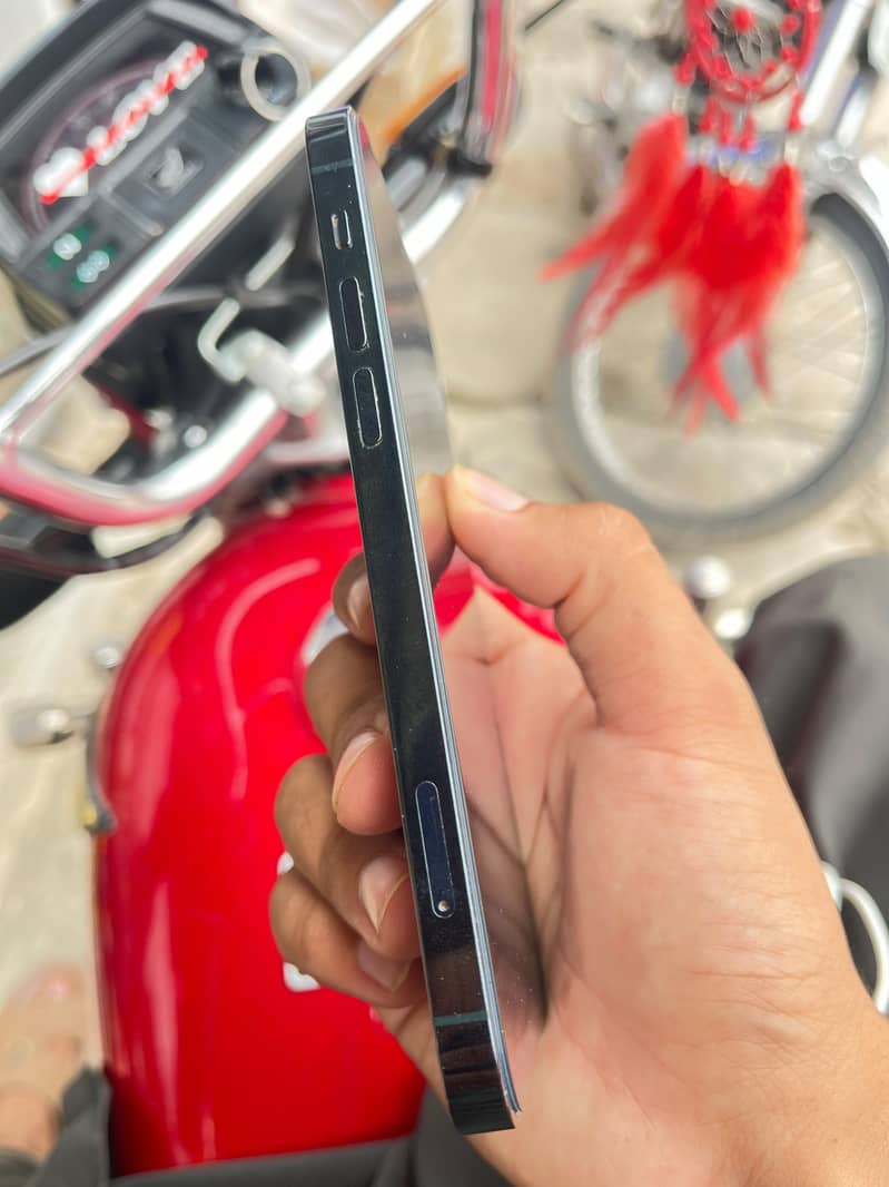 Apple iPhone 12 Pro 2