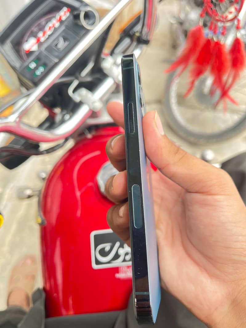 Apple iPhone 12 Pro 3