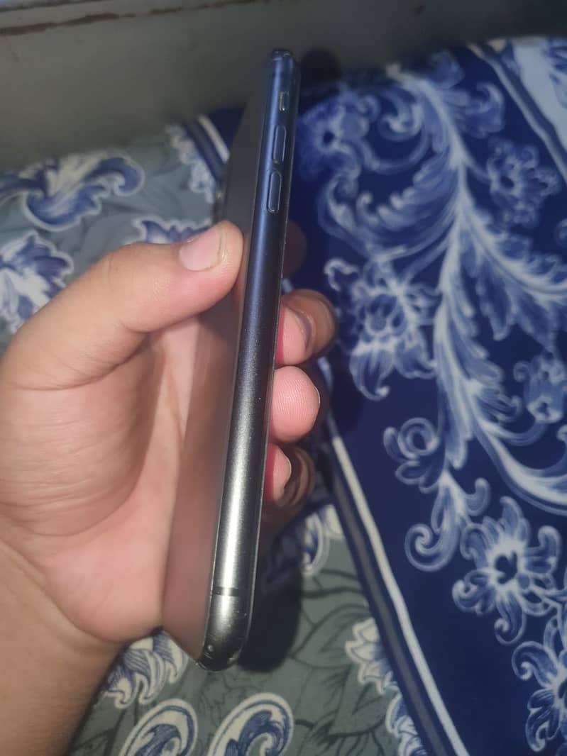 Apple iPhone 11 0