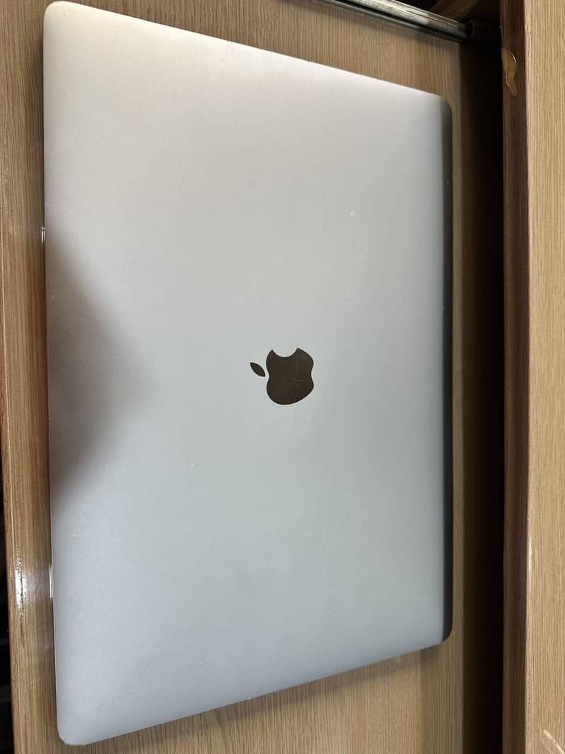 MacBook Pro 2017 15” 9