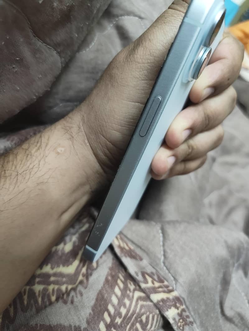 Apple iPhone 15 2