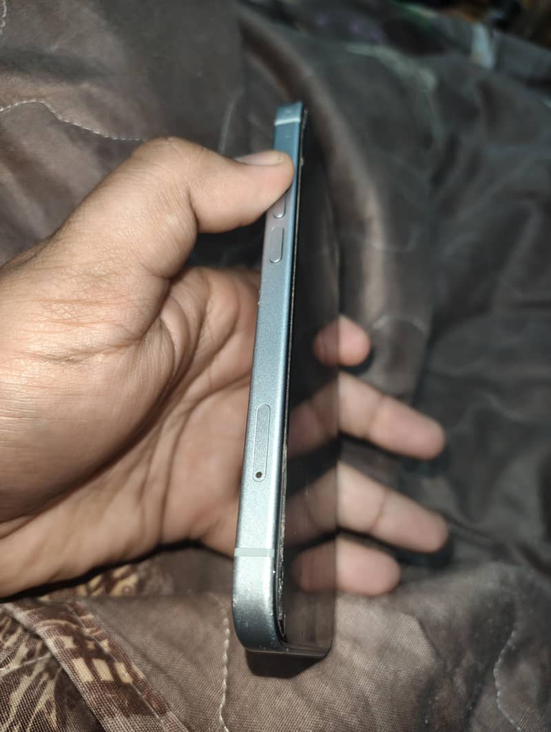 Apple iPhone 15 4
