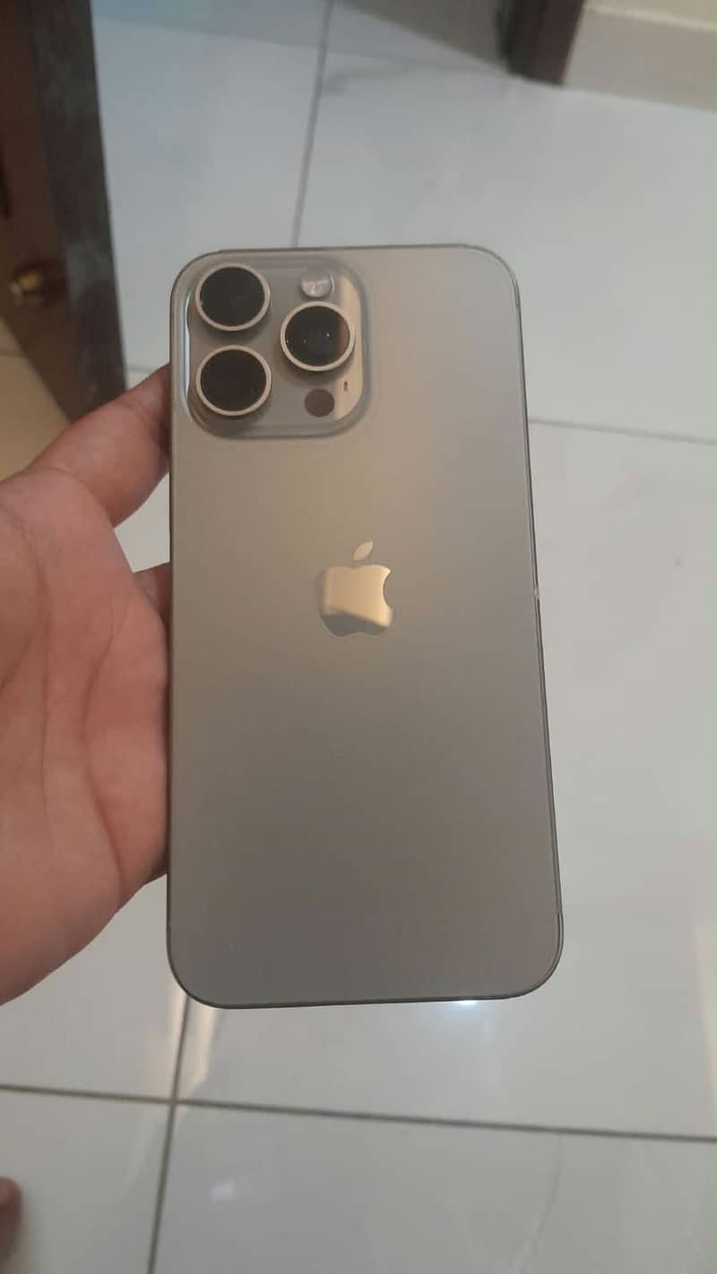 Apple iPhone 15 Pro Max 0
