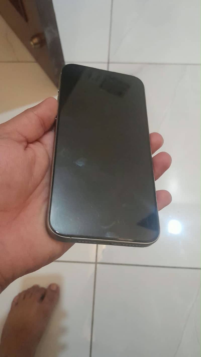 Apple iPhone 15 Pro Max 2
