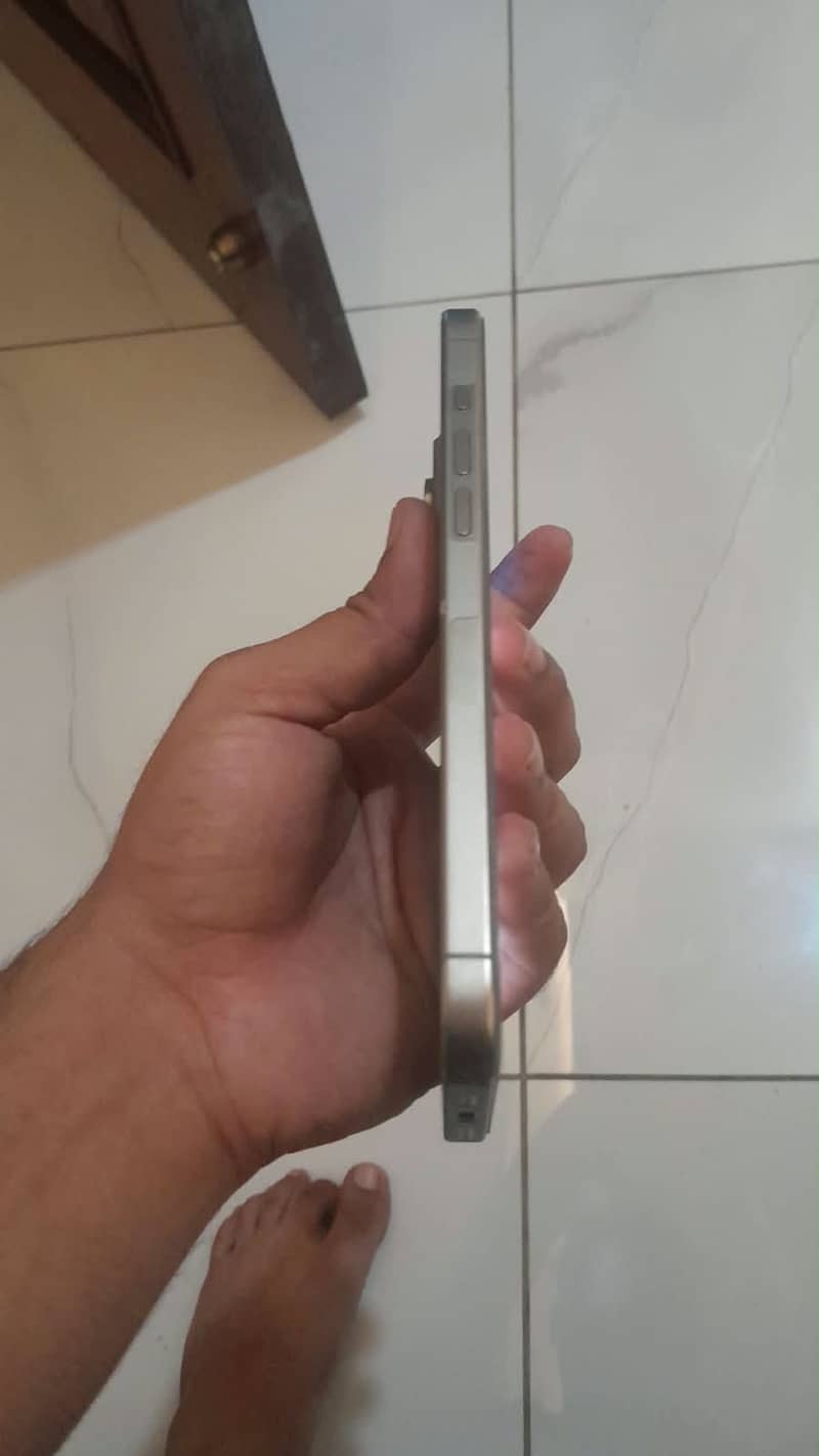 Apple iPhone 15 Pro Max 3