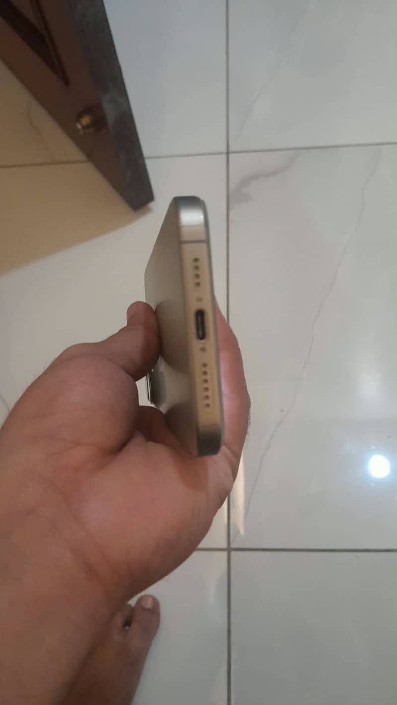 Apple iPhone 15 Pro Max 4