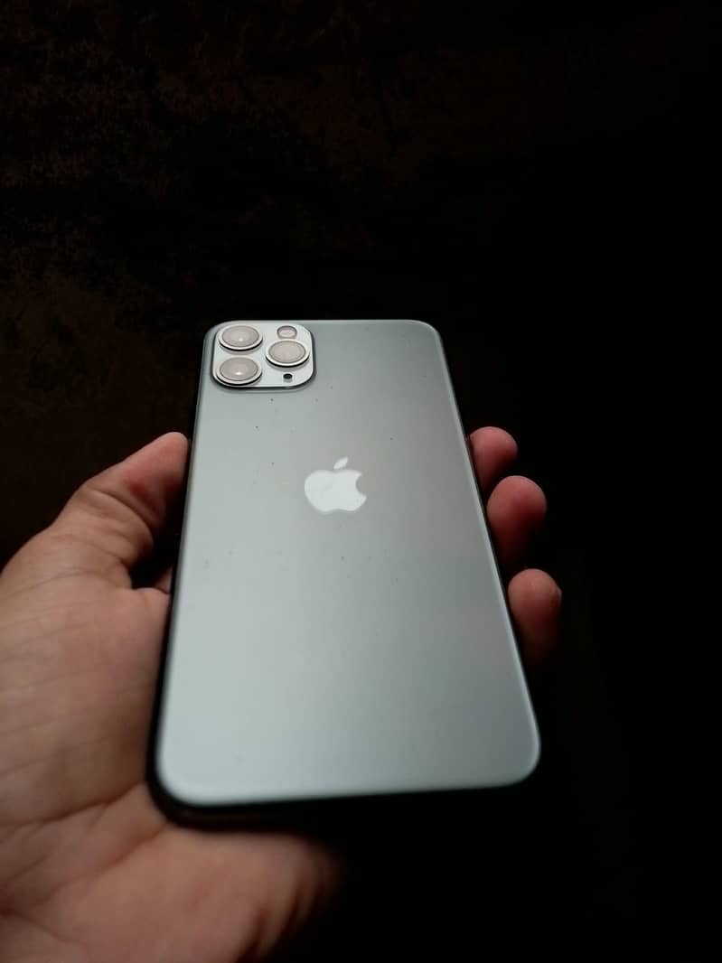 Apple iPhone 11 Pro 2