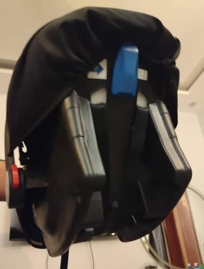 2-IN-1 BABY CARRIER & CAR SEAT