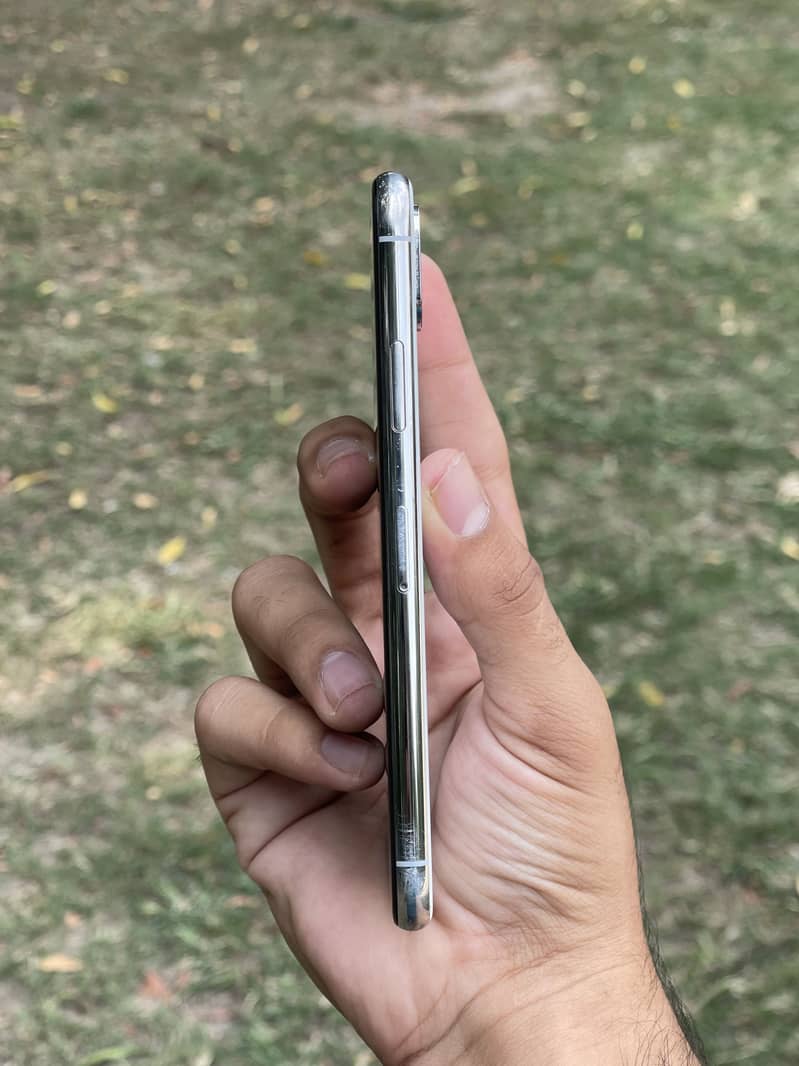 Apple iPhone X 3