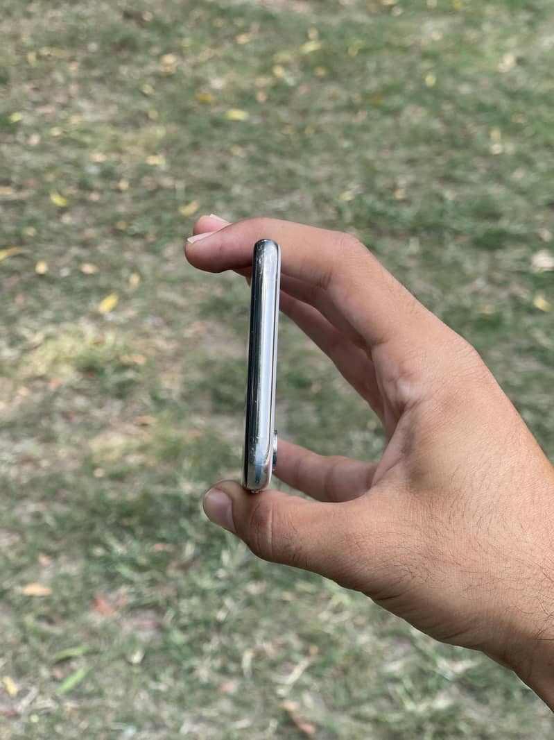Apple iPhone X 4