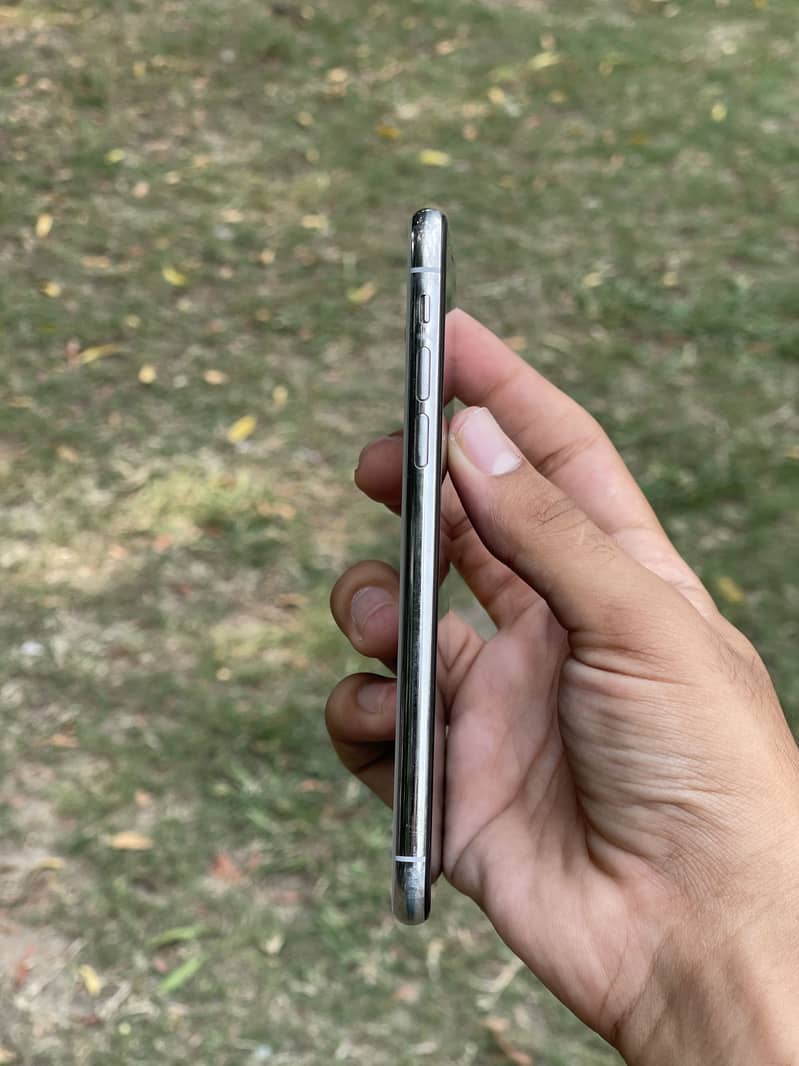 Apple iPhone X 5