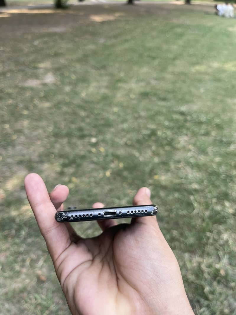 Apple iPhone X 17