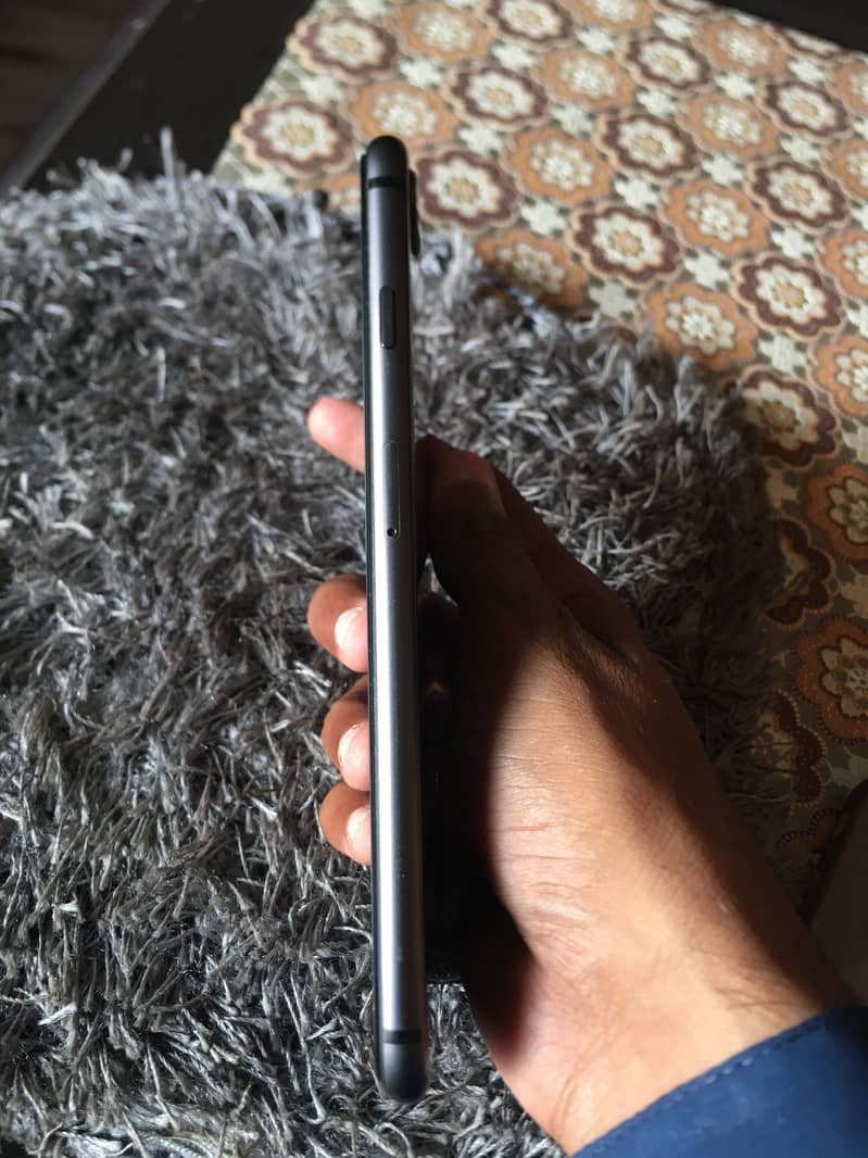 Apple iPhone 8 Plus 1