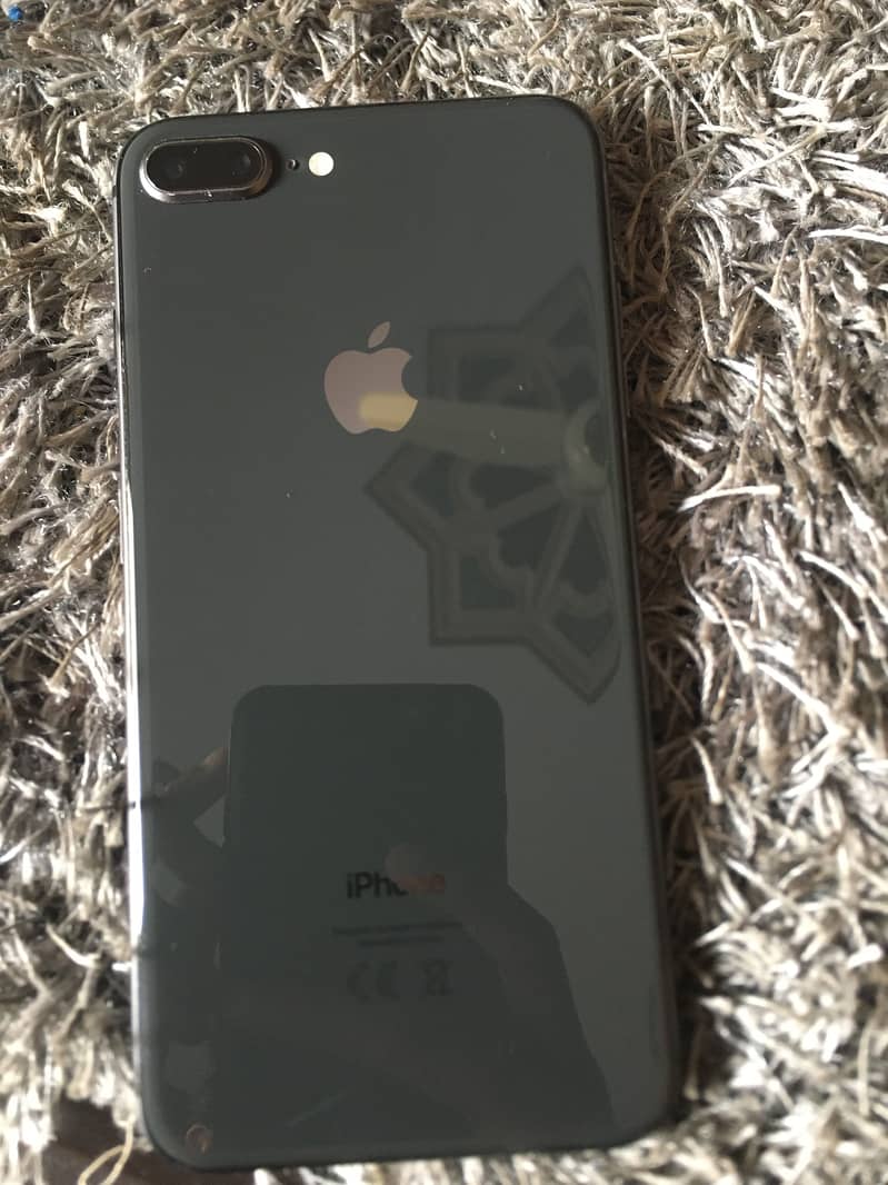 Apple iPhone 8 Plus 3