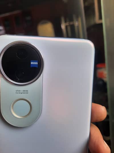 Vivo V50