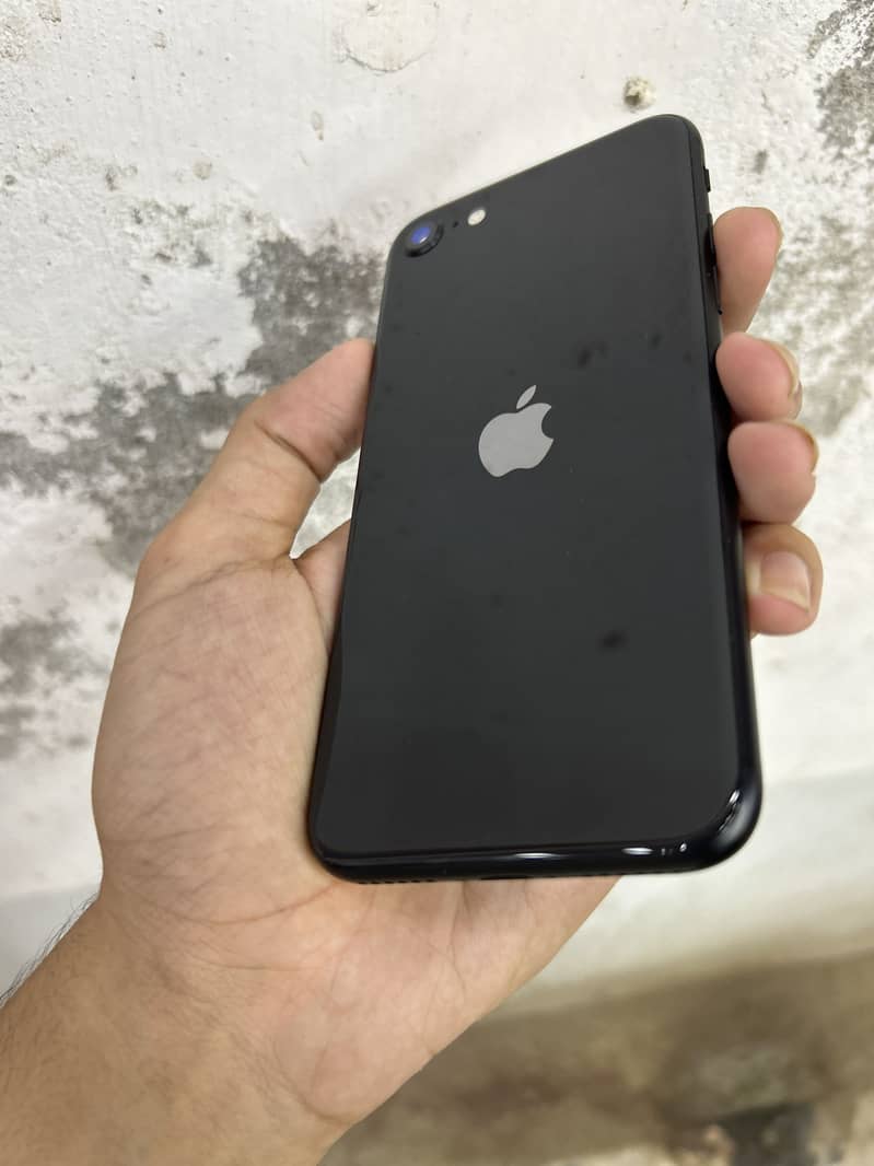 Apple iPhone SE (2nd Generation) 3