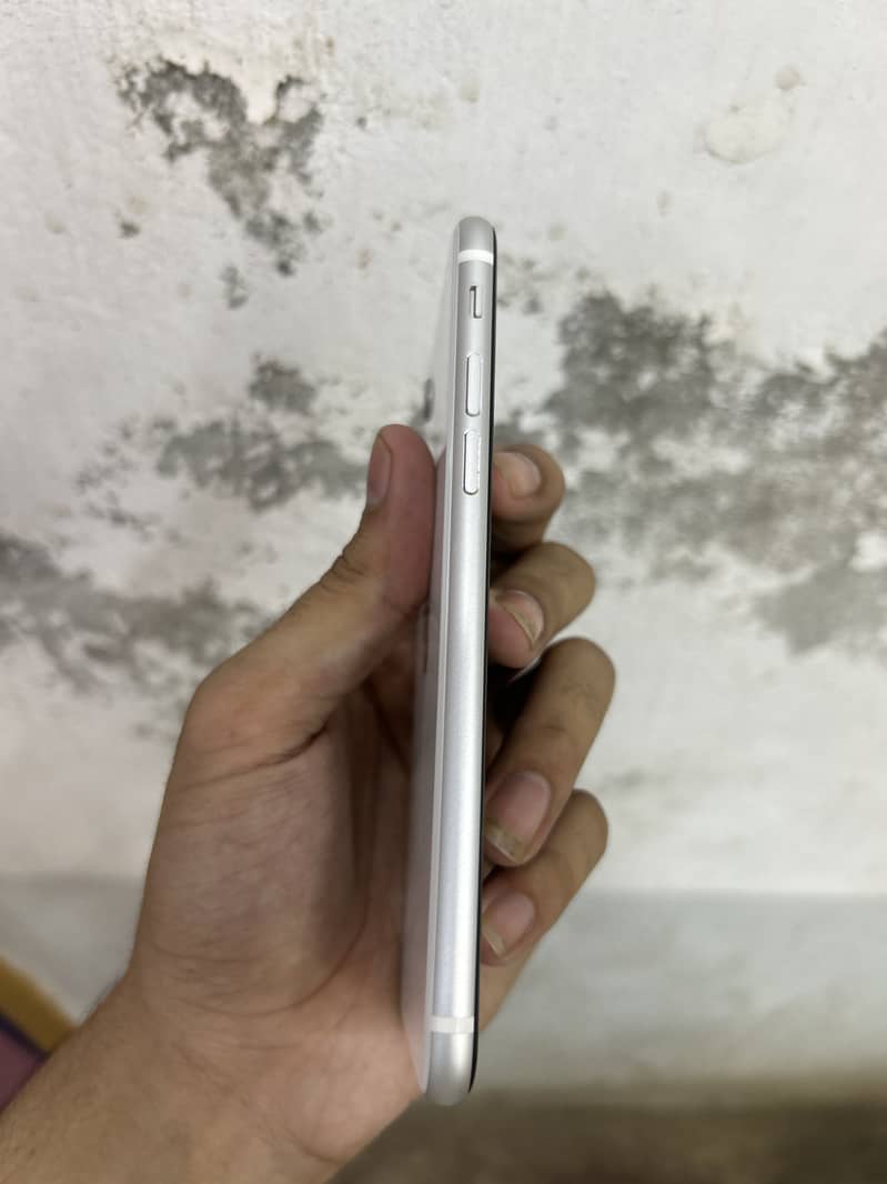 Apple iPhone SE (2nd Generation) 7
