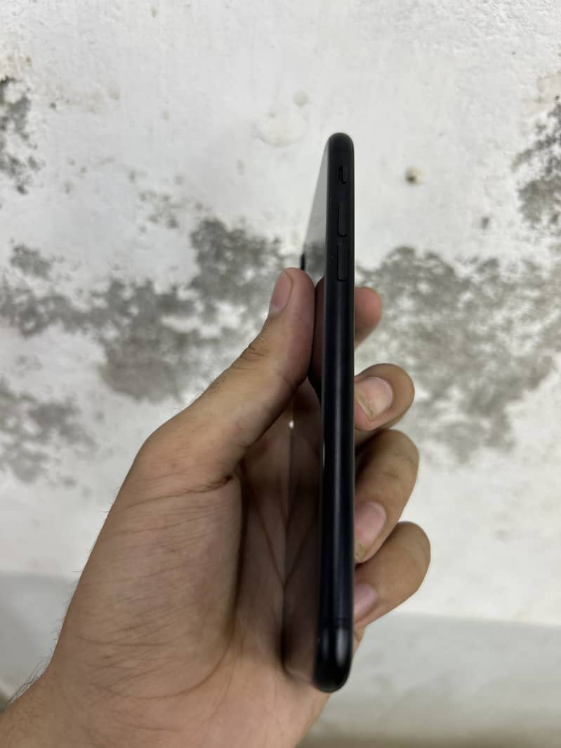 Apple iPhone SE (2nd Generation) 8