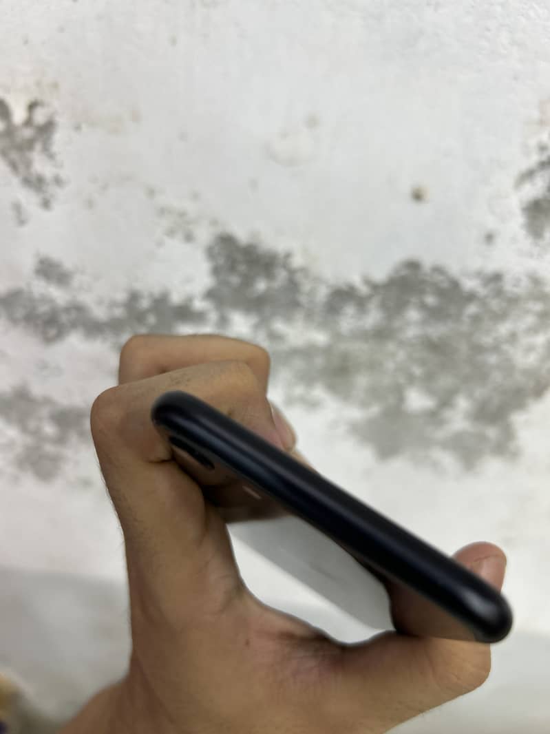 Apple iPhone SE (2nd Generation) 9
