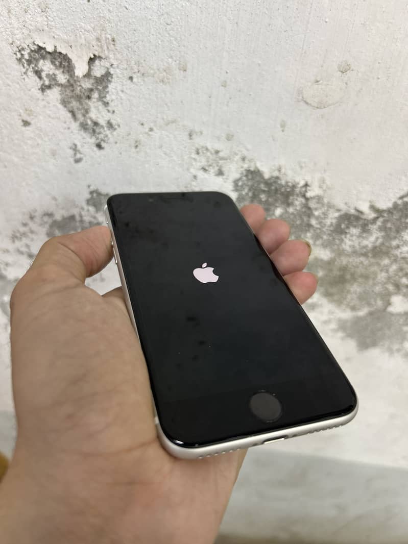 Apple iPhone SE (2nd Generation) 10
