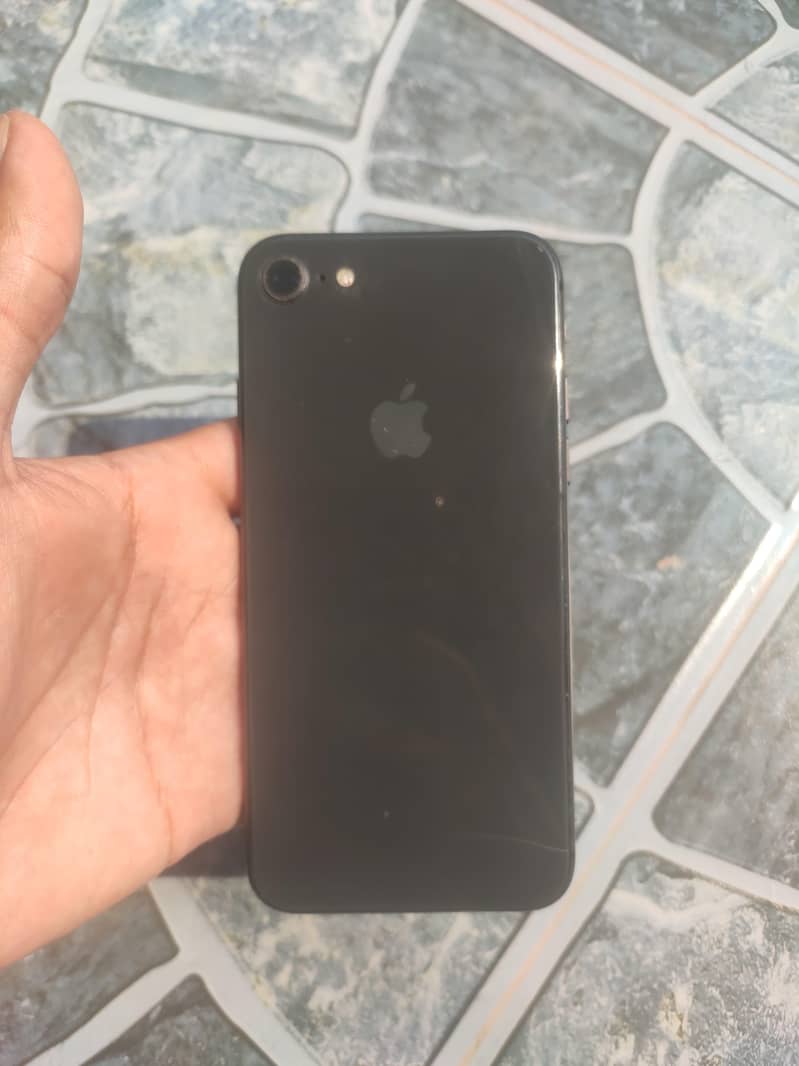 Apple iPhone 8 1