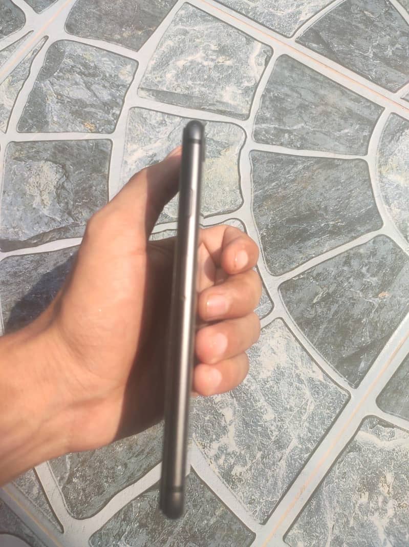 Apple iPhone 8 5
