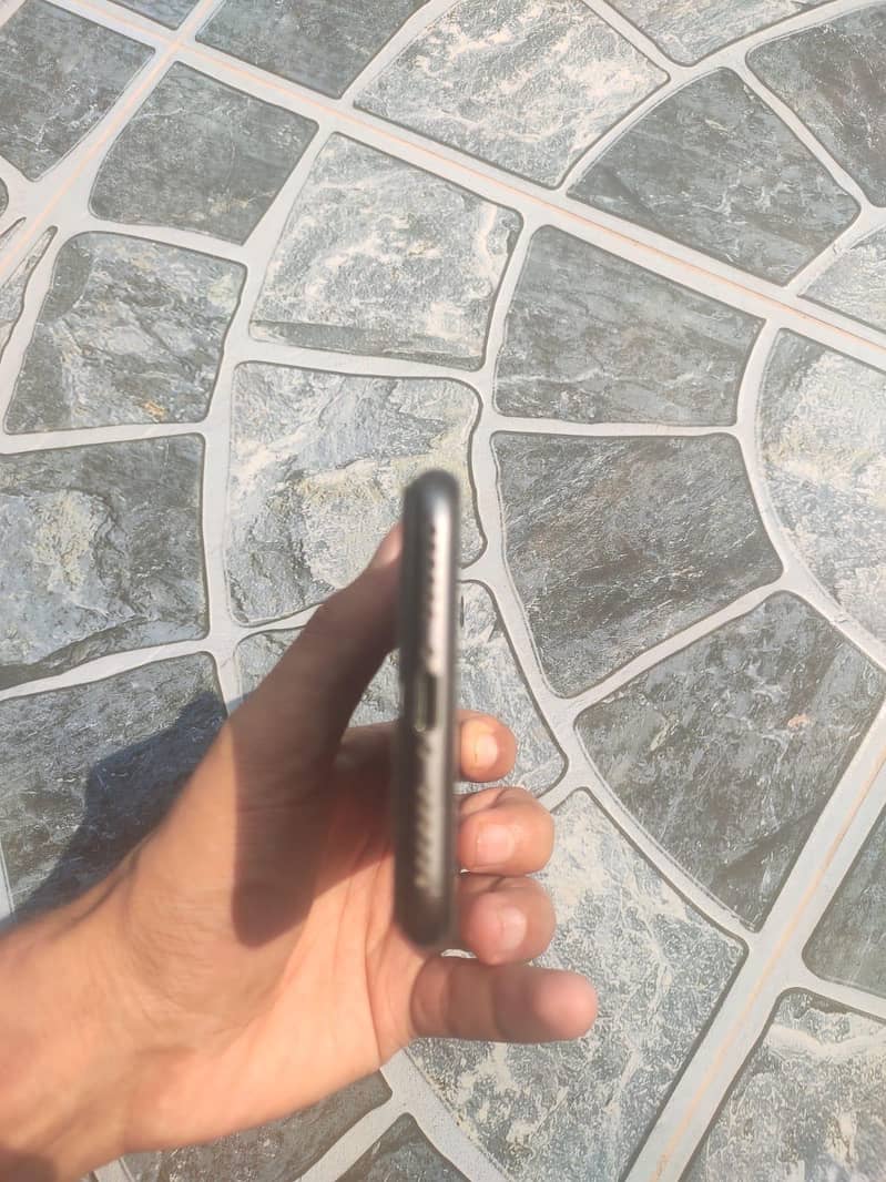 Apple iPhone 8 6