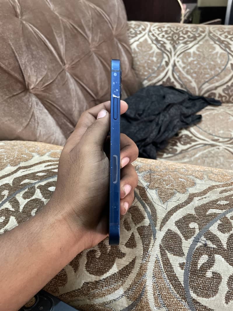 Apple iPhone 12 6