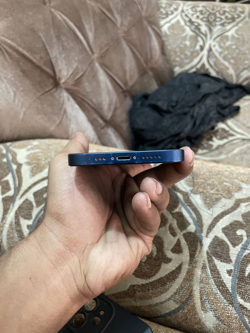 Apple iPhone 12 7