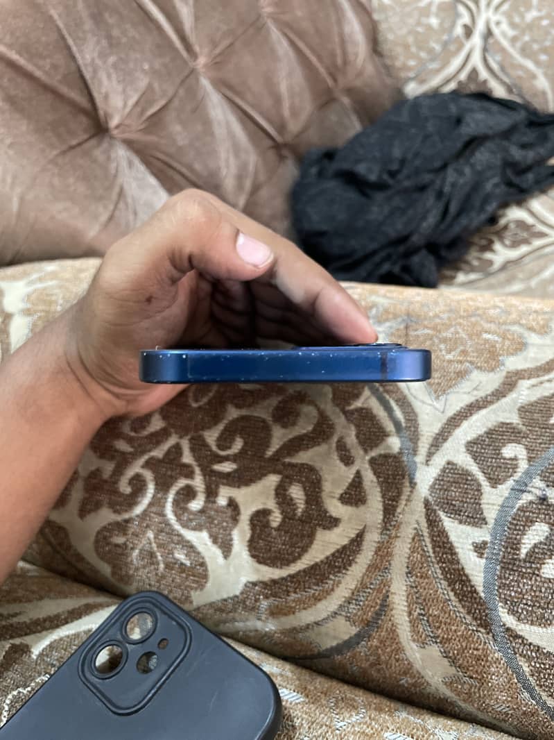 Apple iPhone 12 9