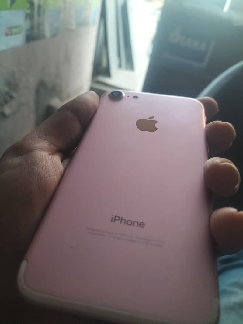 Apple iPhone 7 1