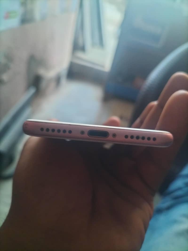 Apple iPhone 7 3