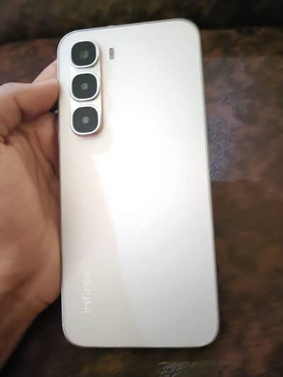Infinix Hot 60 Pro 8 / 128