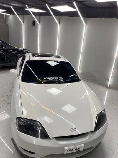Hyundai Coupe White 2006 Manual / Hyundai Coupe Black 2005 Automatic